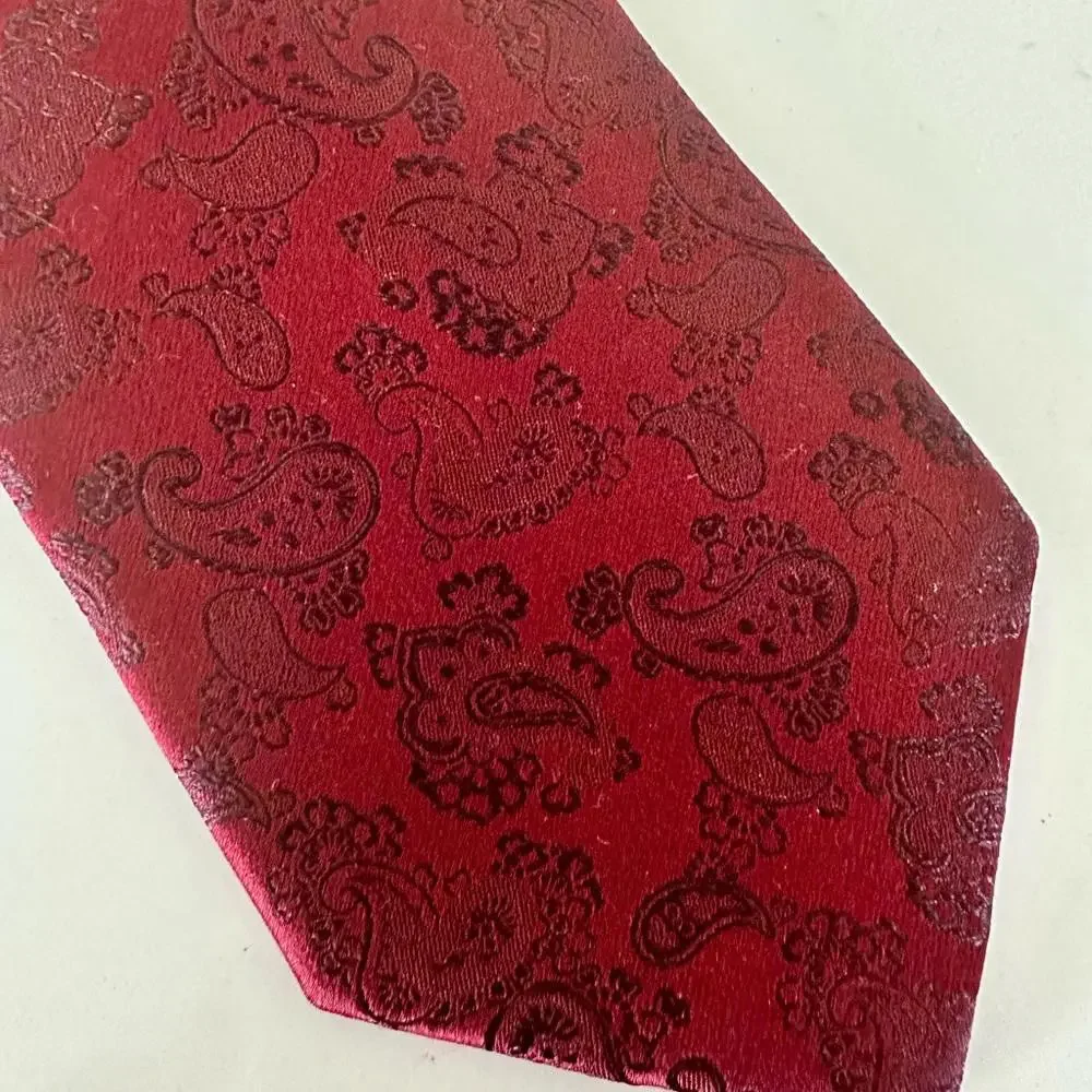 Perry Ellis Portfolio Silk Neck Tie Burgundy Red Paisley